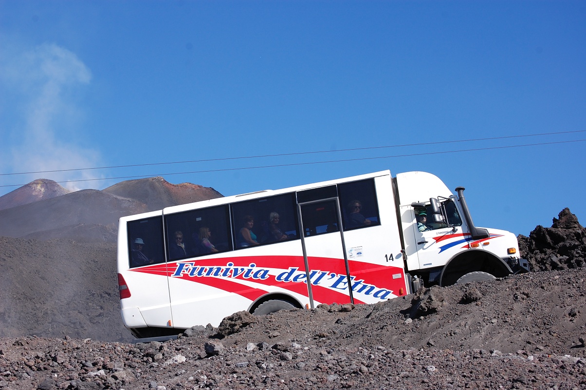4×4 bus to Etna