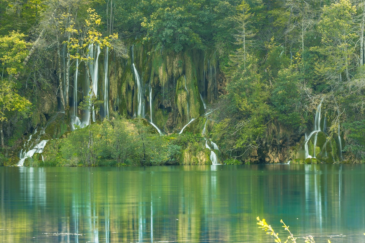 Plitvice Lakes (credit to vasile_pralea - Pixabay)
